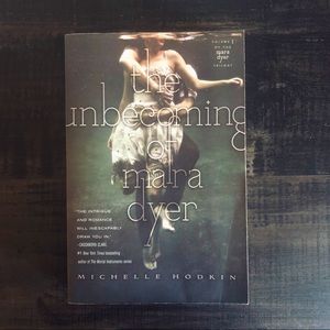 The Unbecoming of Mara Dyer Paperback Book